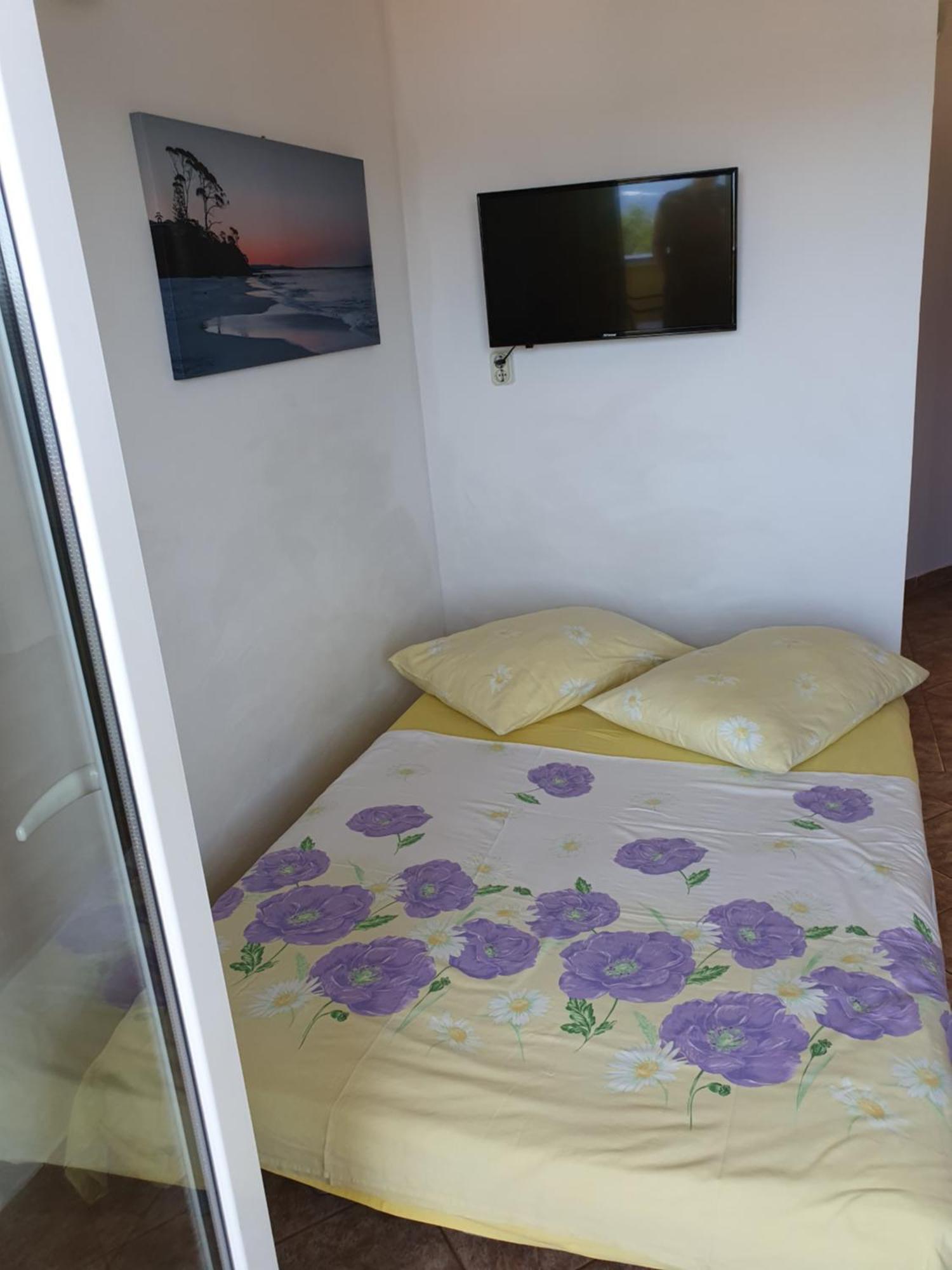 Apartment Jelena Rab Town Bagian luar foto