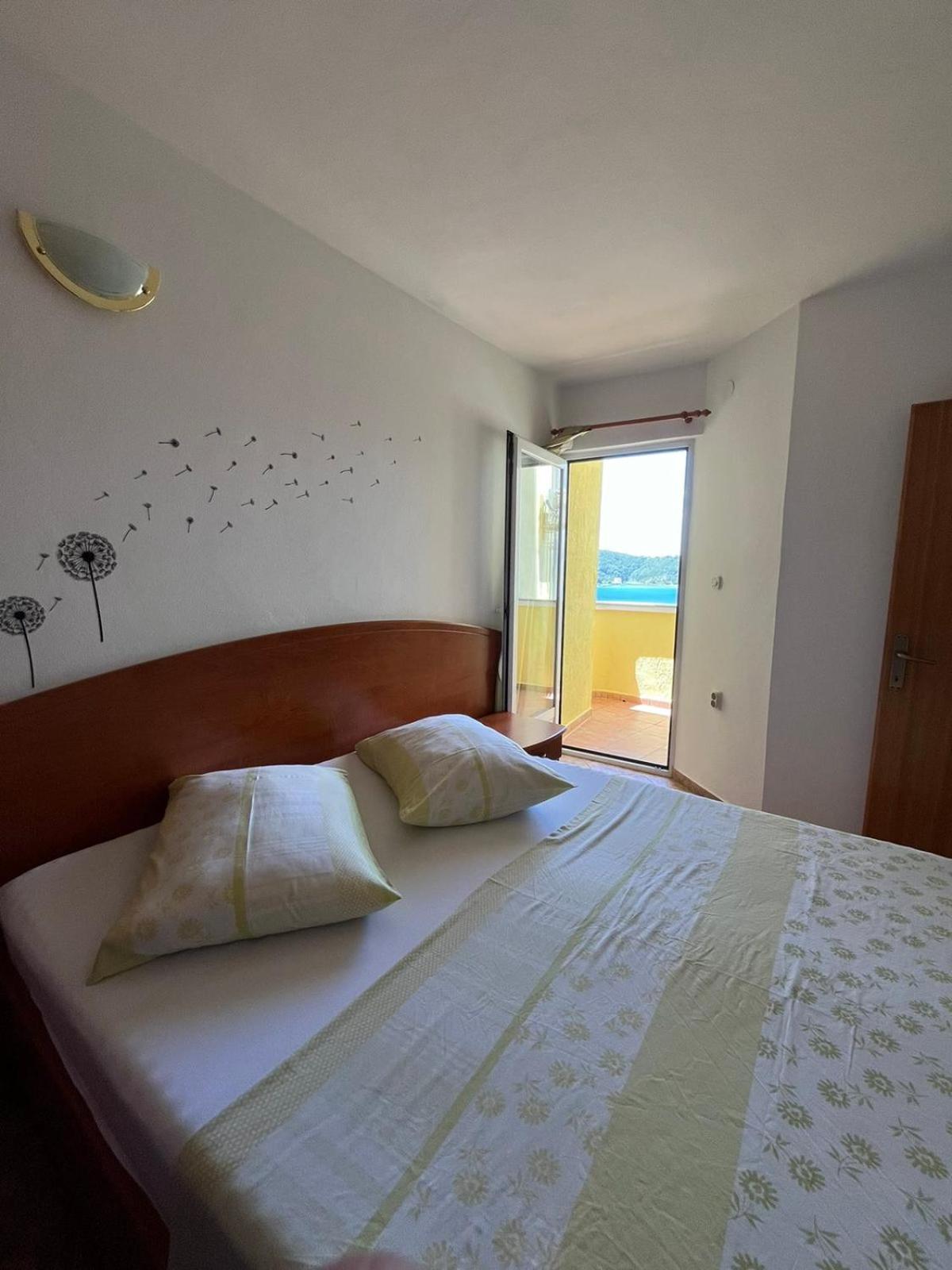 Apartment Jelena Rab Town Bagian luar foto