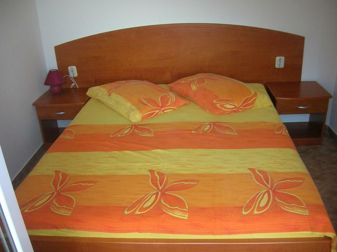 Apartment Jelena Rab Town Bagian luar foto